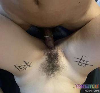  隔壁班母狗被操出白浆